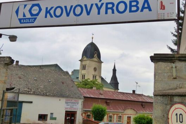 Vjezd do dvora kovovýroby